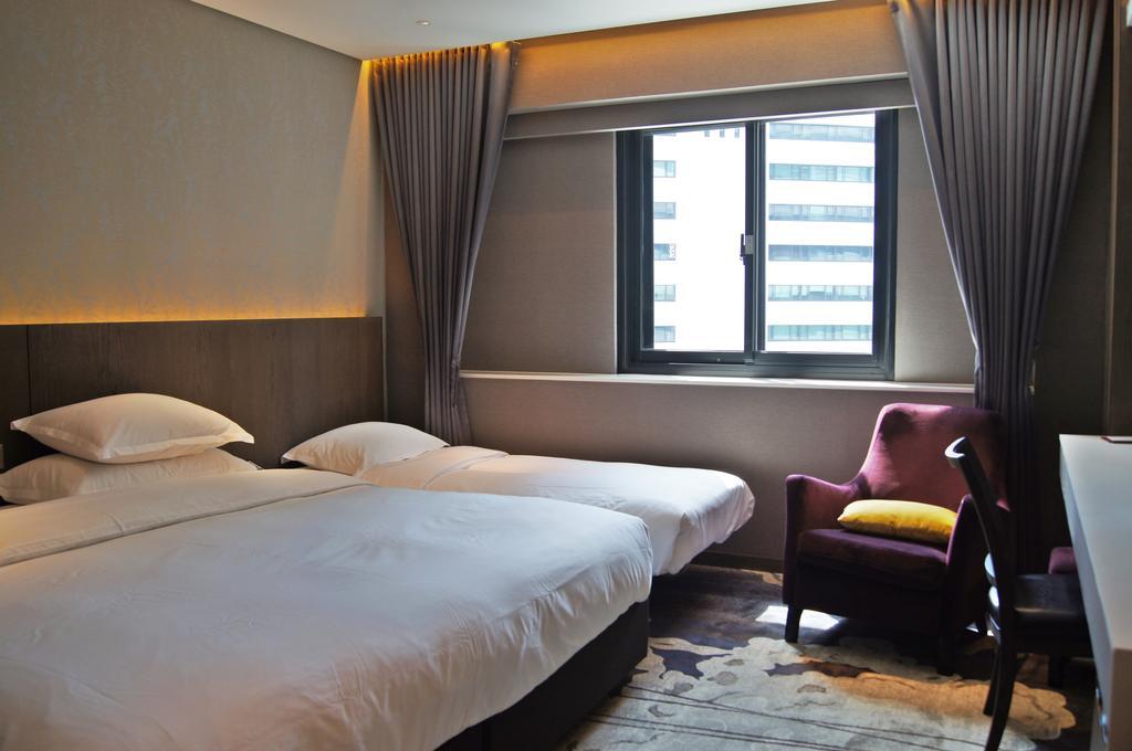 Brother Hotel Taipei Exteriör bild
