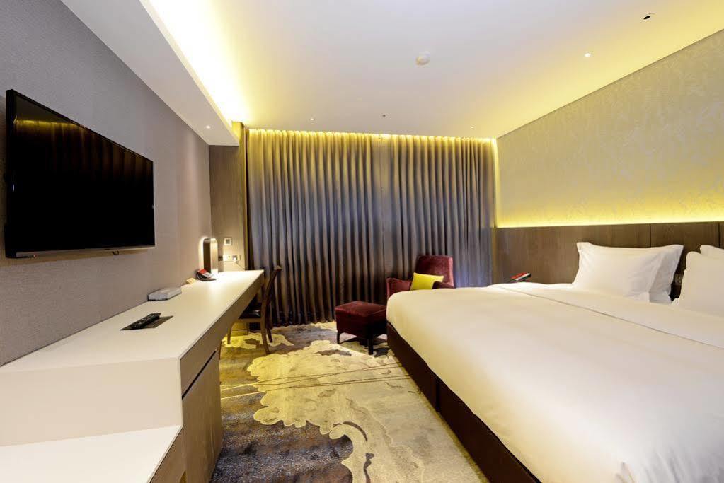 Brother Hotel Taipei Exteriör bild